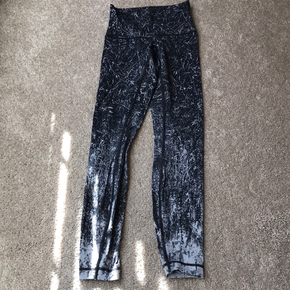 Size 4 lululemon yoga pants. Good condition.